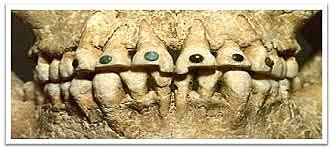 Mayas (Primera incrustación dentaria)