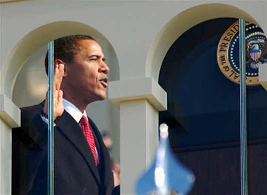 Barack Obama asume la presidencia de Estados Unidos.