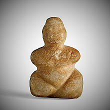 DIOSA MADRE CON PIERNAS CRUZADAS.