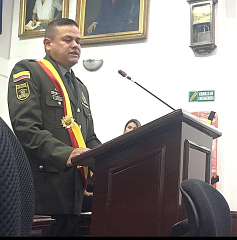 Mi papa asciende a intendente jefe en la policia