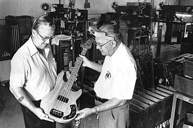 Se construyó la primera guitarra eléctrica de cuerpo sólido comercialmente exitosa con un solo electroimán.