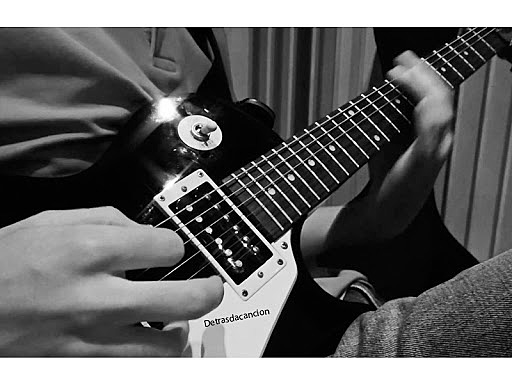 La guitarra eléctrica cobra vida