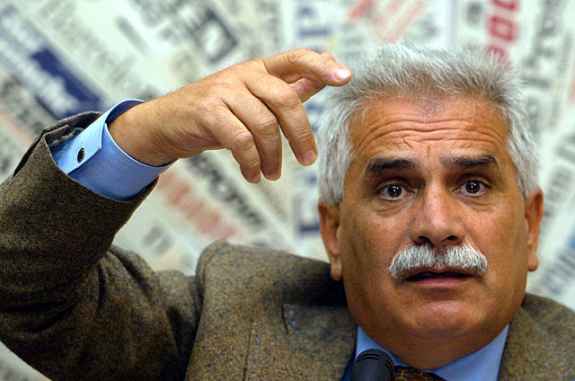 El ginecólogo italiano Severino Antinori asegura haber clonado con éxito un ser humano, a pesar del radical rechazo de la comunidad científica internacional a la clonación reproductiva.