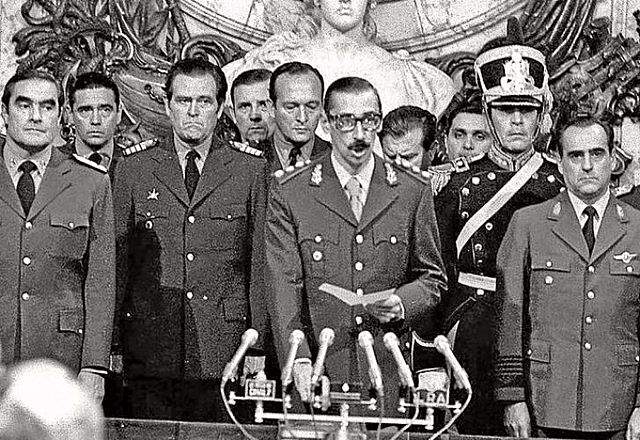FIN DEL GOBIERNO DEMOCRÁTICO-ASUME VIDELA