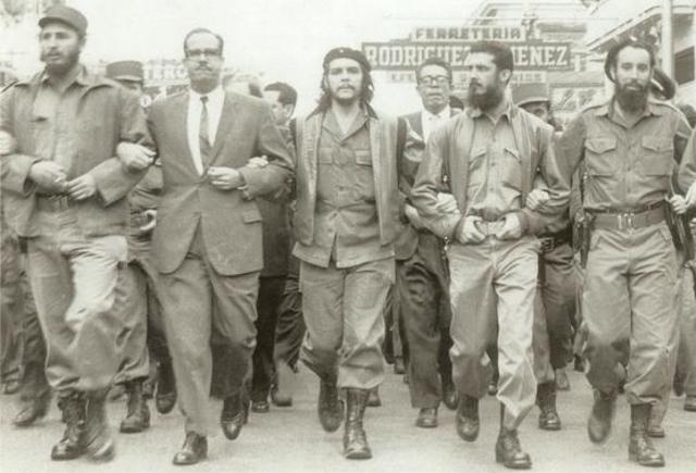 Fidel Castro marches into Havana