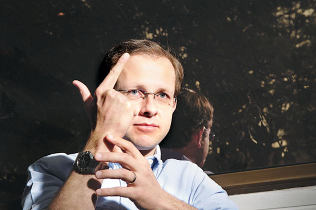 Arias utilizó AIS como plataforma de campaña