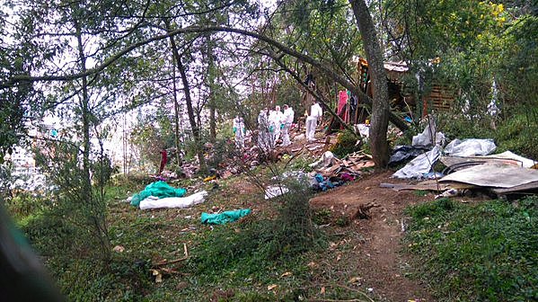 Las mato la tierra entonces, PENDEJOS