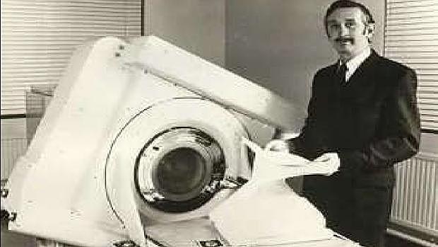 Desarrollo de la tomografía axial computarizada (TAC).