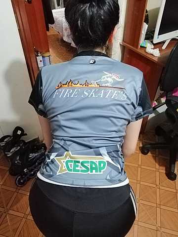 Entro a una escuela de patinaje de velocidad