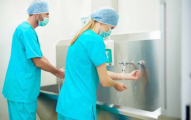 SE DESARROLLAN TÉCNICAS DE ASEPSIA Y ANTISEPSIA