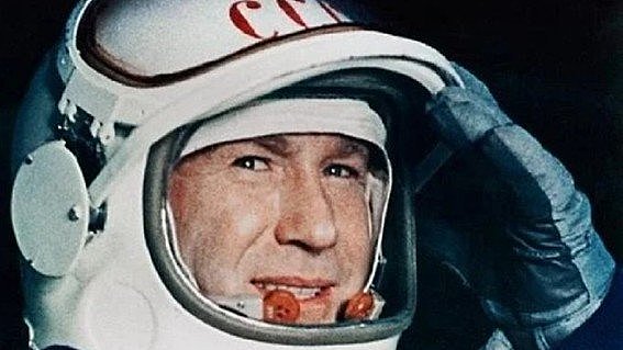 primer cosmonauta que realizó un paseo espacial