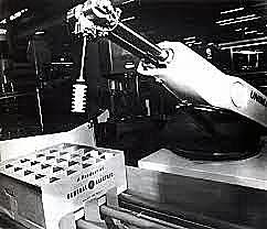 Texas Instruments fabrica os microprocesadores Lánzase a primeira calculadora de peto cun microprocesador 4