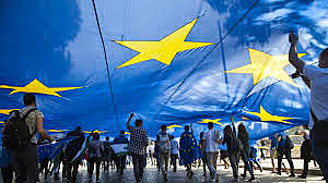 La UE es veu obligada a reforçar els pactes en matèria pressupostària a causa de l'excés d'endeutament dels països del sud, entre els quals Grècia.