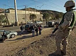 Calderón da un golpe de mano en Tijuana , capital de los 'narcos'' en México