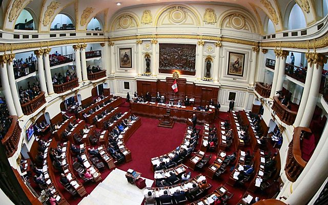 Congreso Peruano desconfiado