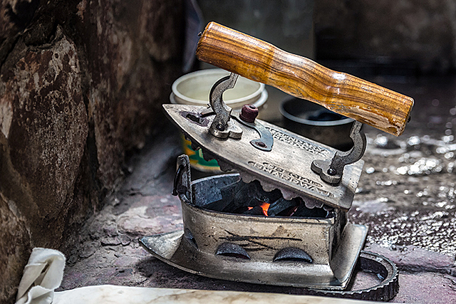 Invención de la primera plancha eléctrica