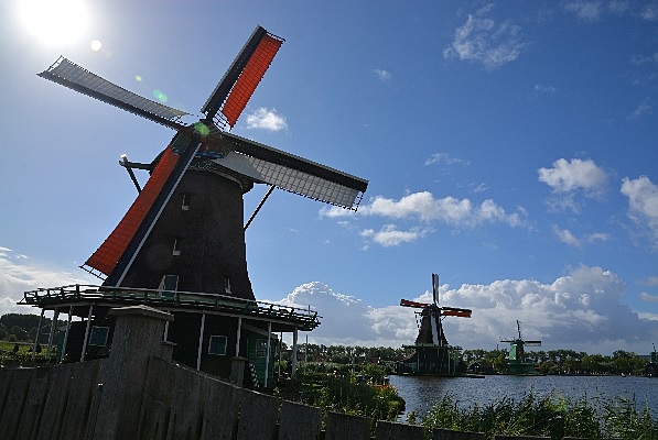 Amsterdam y los famosos molinos holandeses.