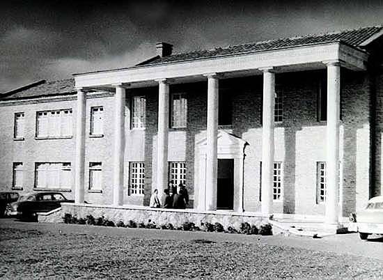 Primera Escuela de Administración del País