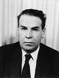 Nace Arturo Rosenblueth