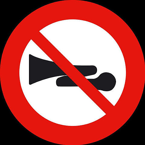 3-."Prohibido tocar bocina"