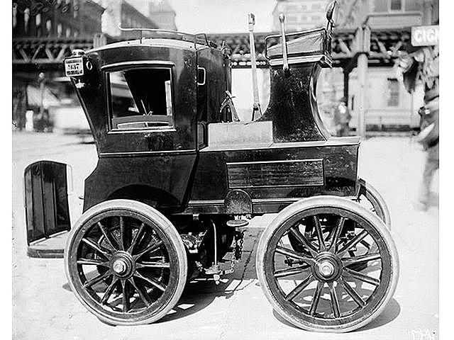 Primer Taxi Eléctrico
