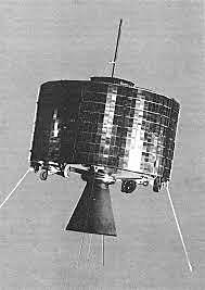 1963 EEUU pon en órbita o primeiro satélite. E o 1º robot industrial.
