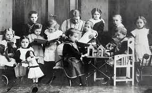 ESCUELA PARVULATORIA, KINDERGARTEN O JARDINES