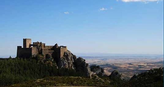 Carlomagno establece la Marca Hispánica