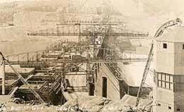 Bids are opened for first phase of construction of the Grand Coulee Dam on June 18, 1934.