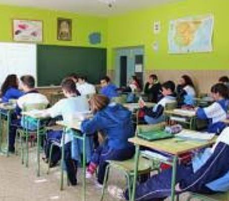 Educación obligatoria hasta la secundaria.