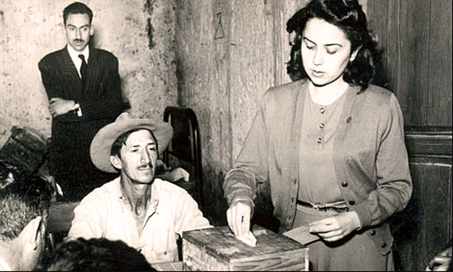 Se otorga a la mujer el derecho al voto