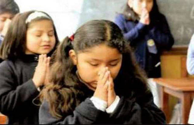 El gobierno decreto obligatorio recitar la doctrina crtistiana.