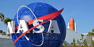 Estados Unidos pone en órbita su primer satélite y crea la NASA