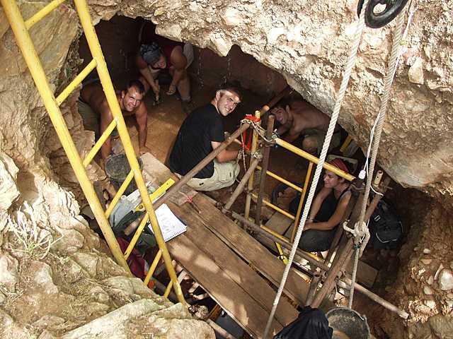 Se hallan restos en la Sima de las Palomas o El Sidrón