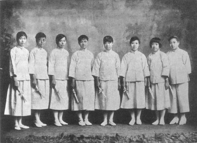 The first school in Hong Kong to require students to wear school uniform