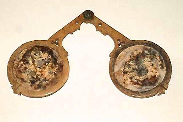 Invención de los anteojos