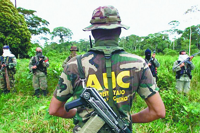 Surgimiento de las AUC (autodefensas unidas de Colombia)