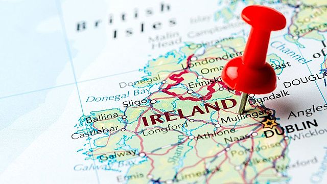 IRELAND BECOMES INDEPENDENT FROM THE UK