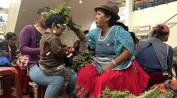 popularización de curanderos, yerberos, parteras y hueseros