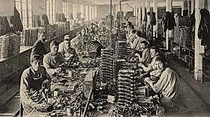 La formación de oficios y mano de obra asociados a la industria