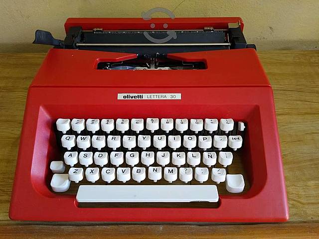 Conocimiento, uso y manejo de la máquina de escribir.