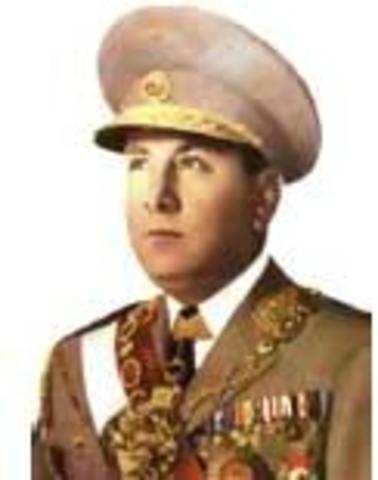 Manuel Odria contra Bustamante y Rivero