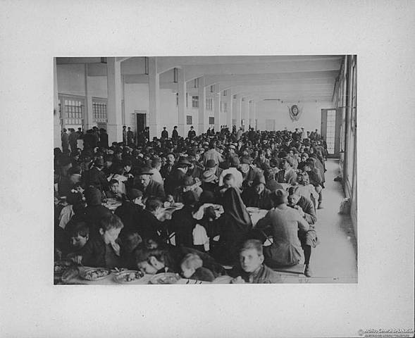 La enseñanza en el hotel de los inmigrantes.