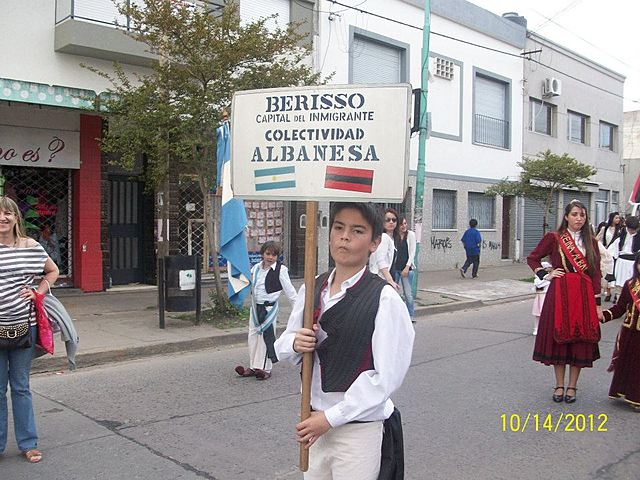 Fundación de la Sociedad Albanesa