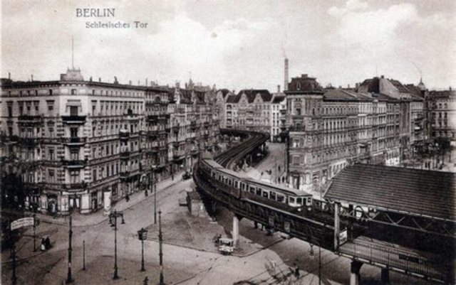 The first U-Bahn line opened