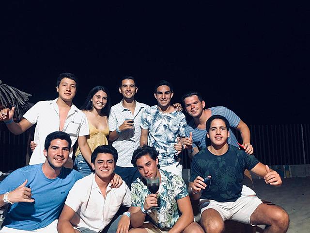 COMENZANDO EL AÑO CON BOTELLA EN MANO