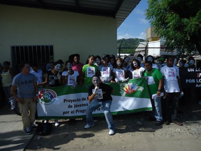 Jóvenes Líderes de San Víctor hacen concierto encontrad de las muertes por asaltos Timetoast.com