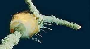 El 'Challenger' explota en el despegue y fallecen sus siete tripulantes.