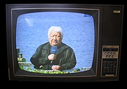 González Camarena inventó el "Adaptador Cromoscópico para Aparatos de Televisión", primer sistema de transmisión a color para la televisión