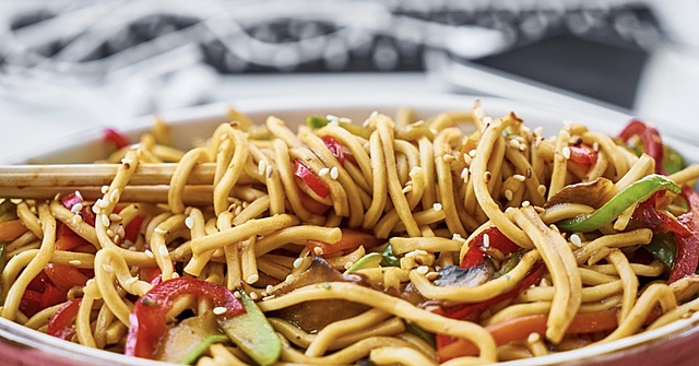 Po wakes up and makes noodles for his father business